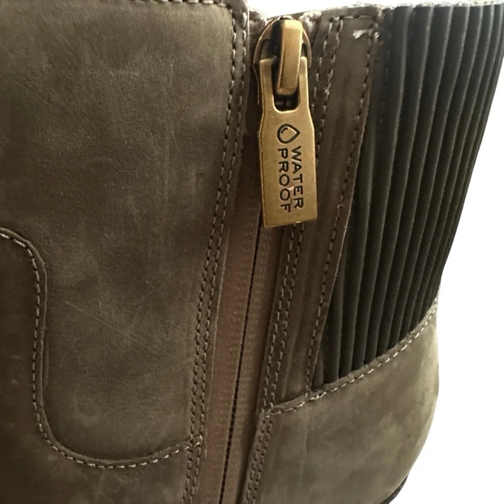 VIONIC VIVIEN SHANTELLE DARK OLIVE GREEN HEELED BOOTS SIZE 8